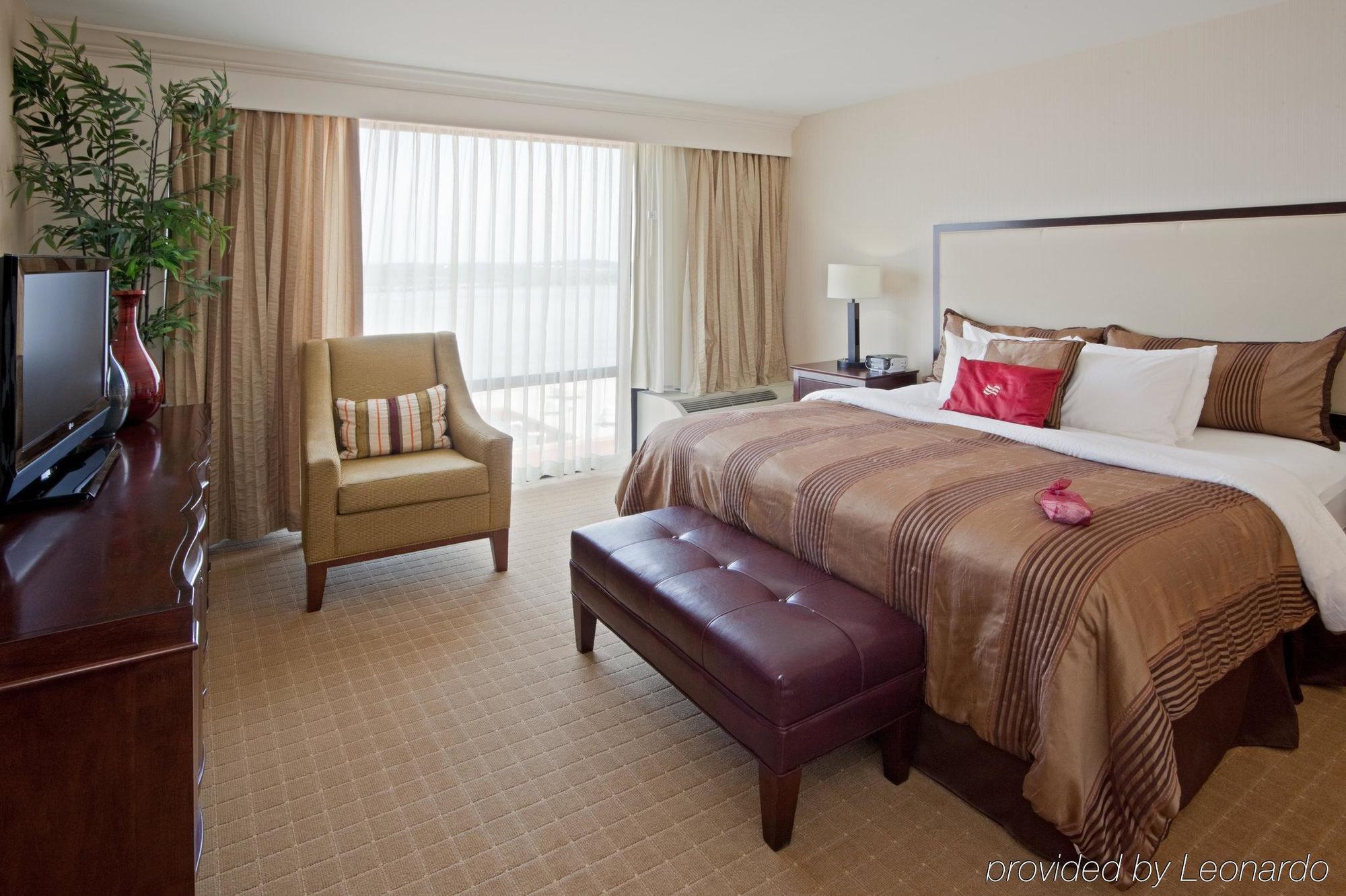 Crowne Plaza Hotel Old Town Александрия Экстерьер фото