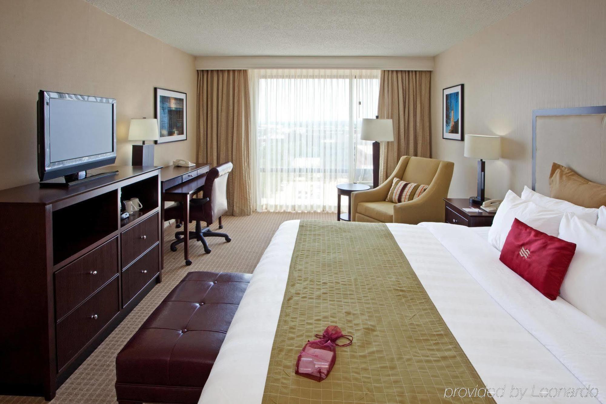 Crowne Plaza Hotel Old Town Александрия Экстерьер фото