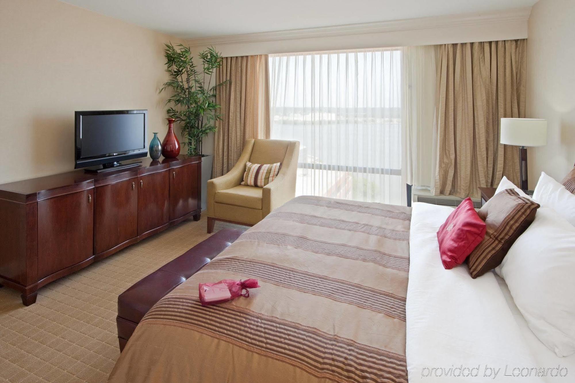 Crowne Plaza Hotel Old Town Александрия Экстерьер фото