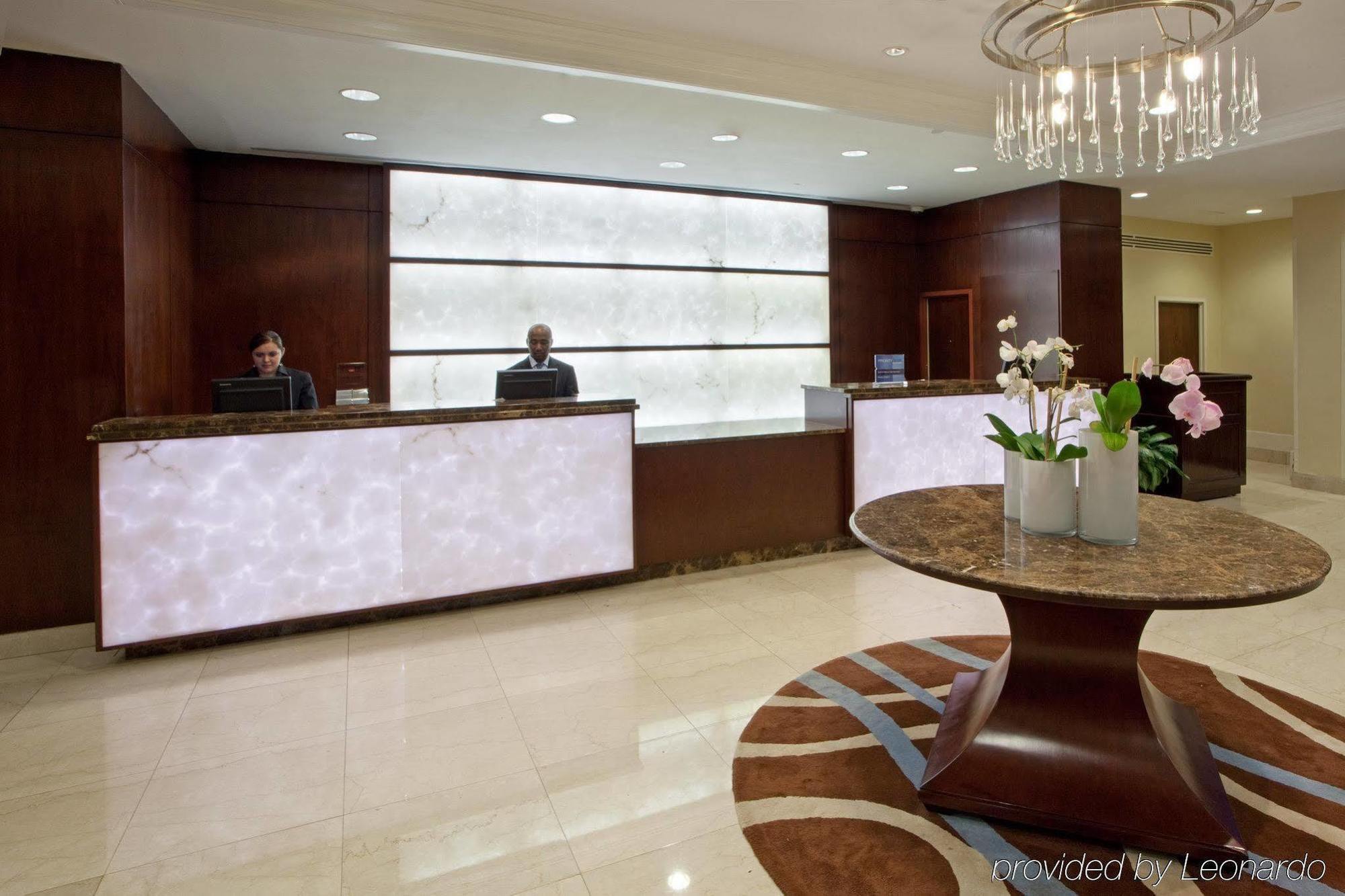 Crowne Plaza Hotel Old Town Александрия Интерьер фото