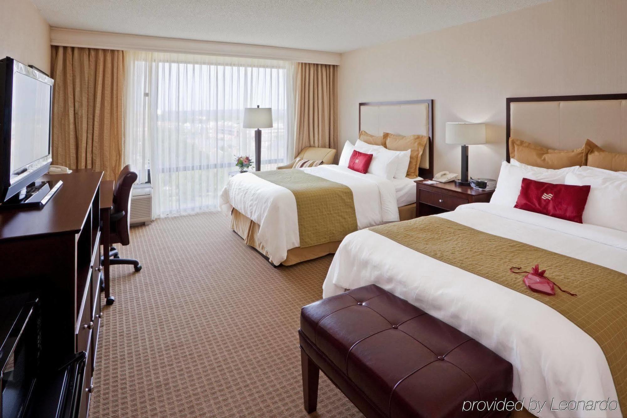 Crowne Plaza Hotel Old Town Александрия Экстерьер фото